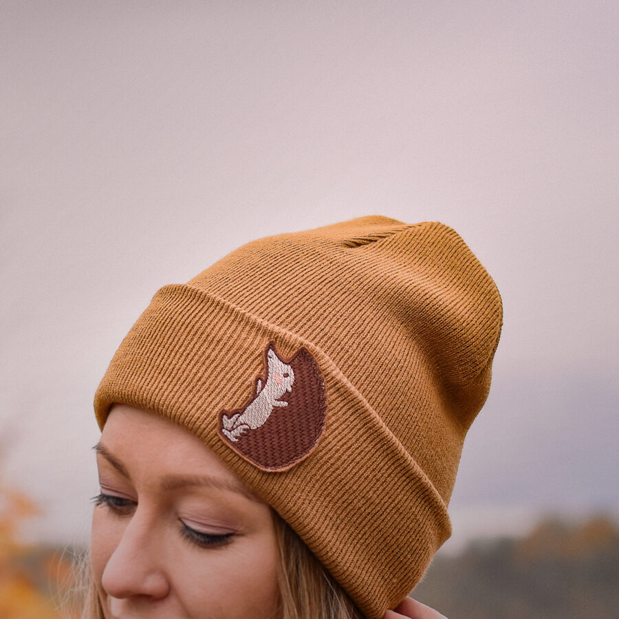 Beanie hat with HEDGEHOG (caramel brown)