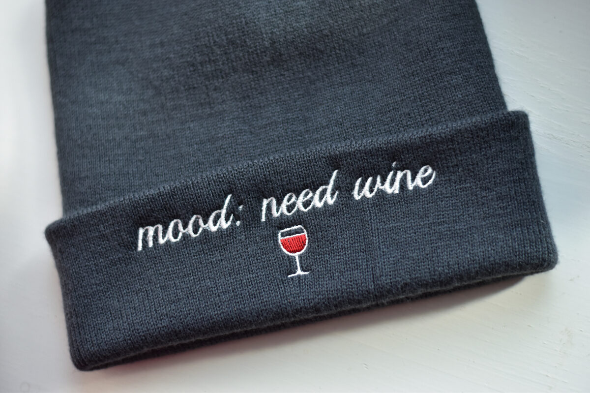 Beanie cepure "mood: need wine"