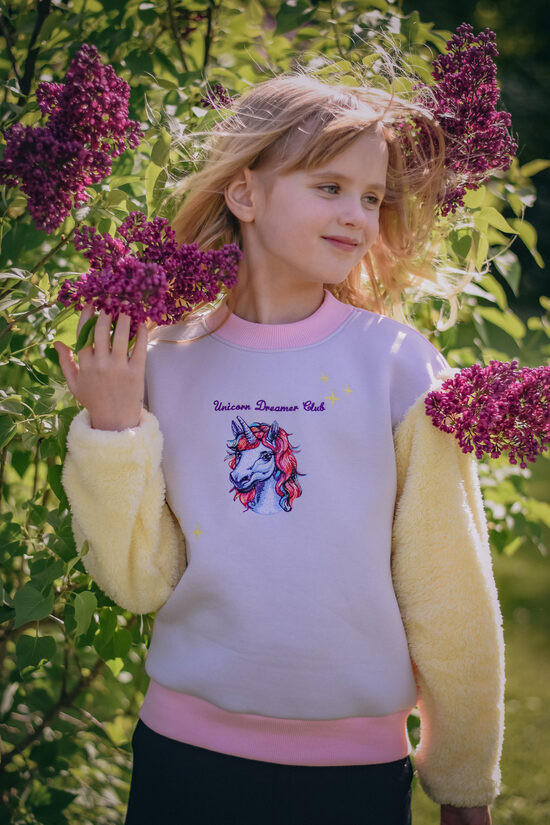 Bērnu džemperis ar izšūtu vienradzi “Unicorn Dreamer Club” (3 krāsains)
