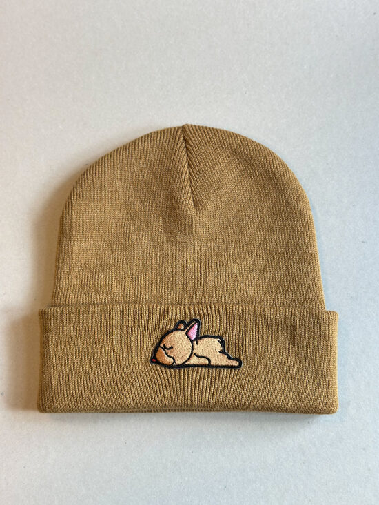 “SLEEPING FRENCHIE", beanie cepure ar izšuvumu
