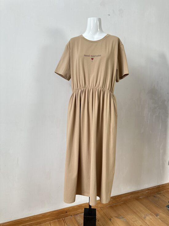 Sieviešu kleita "mood: need wine", kokvilnas trikotāža, smilškrāsas, L/XL